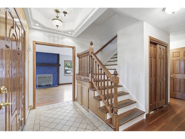 890 N HOLLY St, Canby, OR 97013