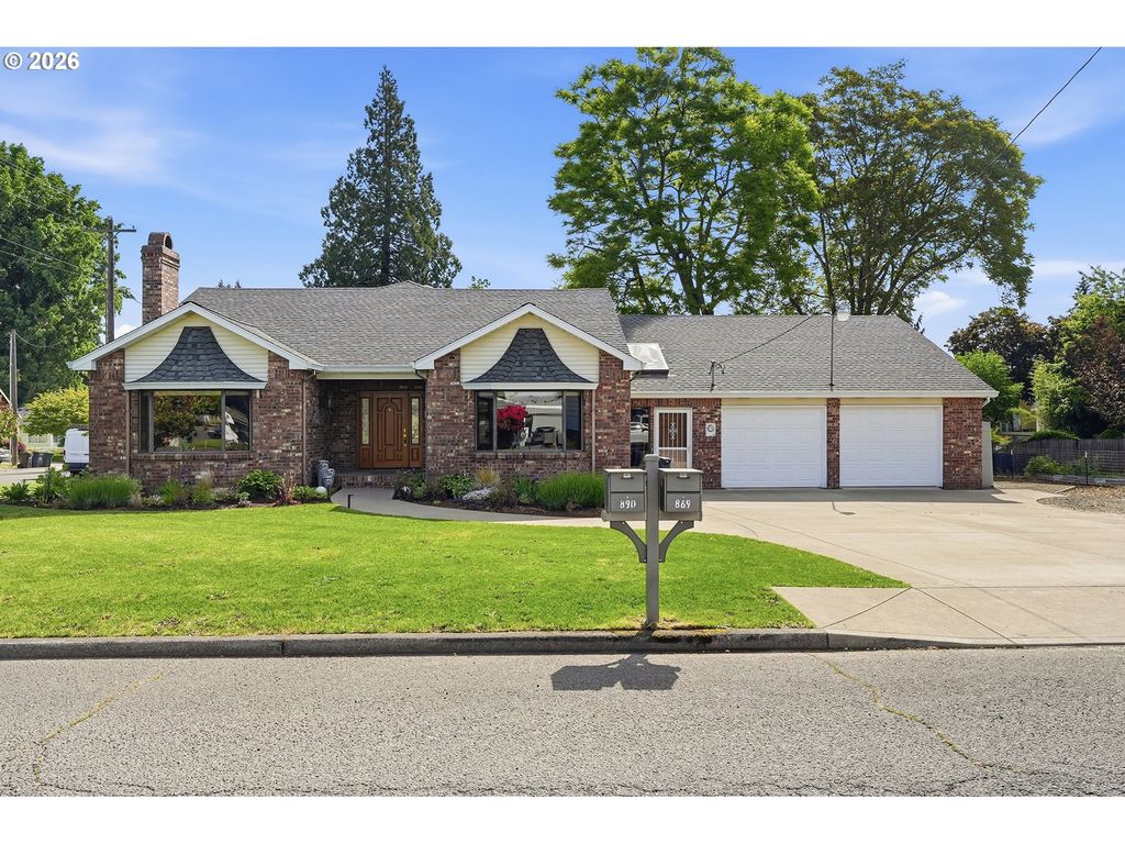 890 N HOLLY St, Canby, OR 97013