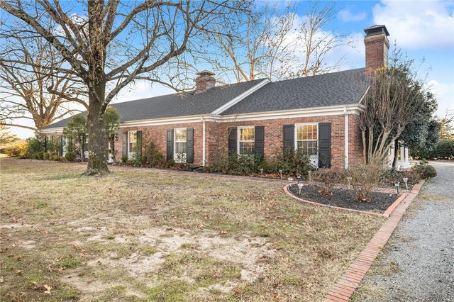 2201 N 58th Street, Fort Smith, AR 72904