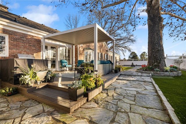 2201 N 58th Street, Fort Smith, AR 72904