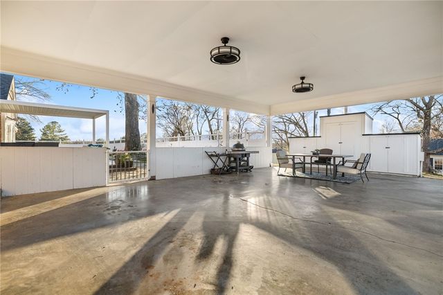 2201 N 58th Street, Fort Smith, AR 72904