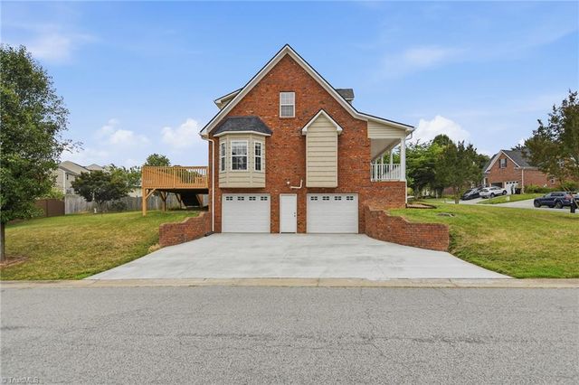 4603 Center Rock Court, Winston-salem, NC 27127