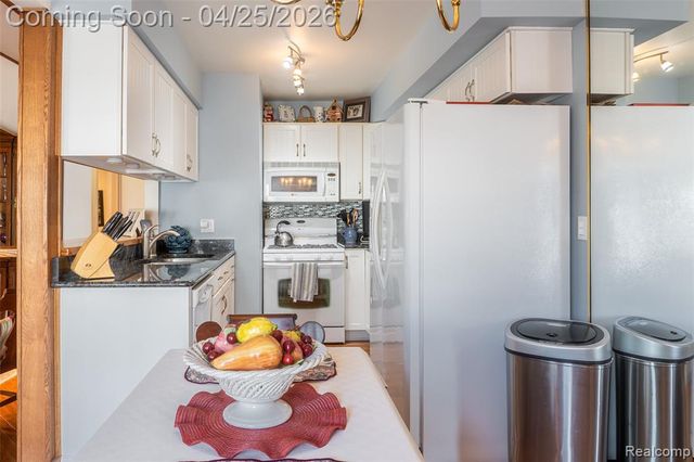 21256 E Glen Haven Circle, Northville, MI 48167