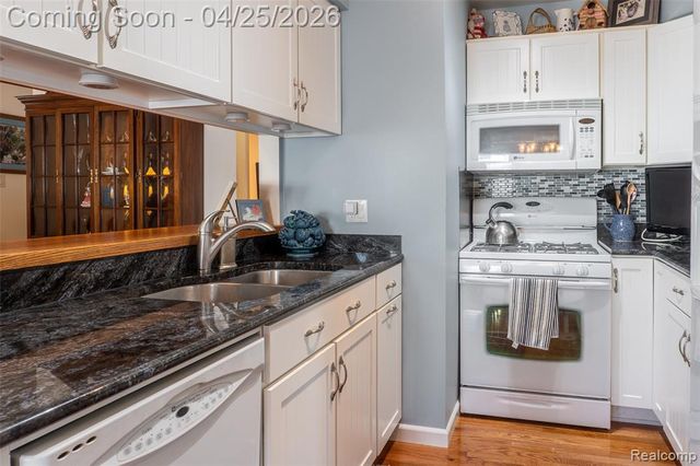 21256 E Glen Haven Circle, Northville, MI 48167