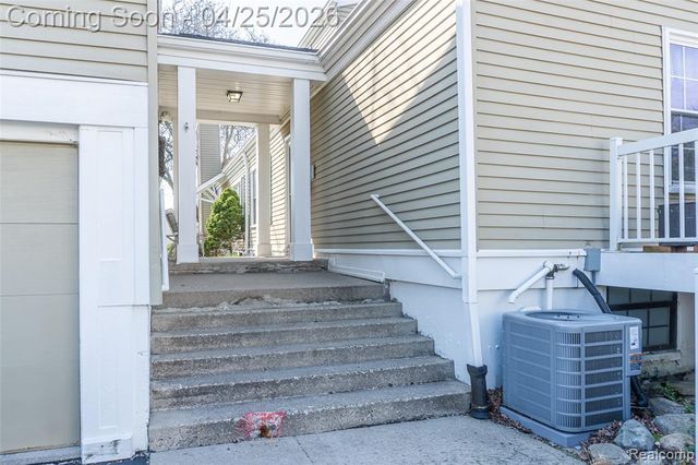 21256 E Glen Haven Circle, Northville, MI 48167