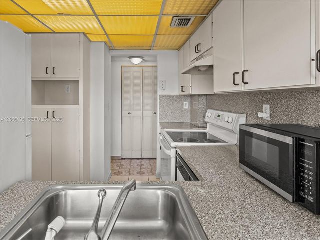 9401 SW 4th St 104, Miami, FL 33174