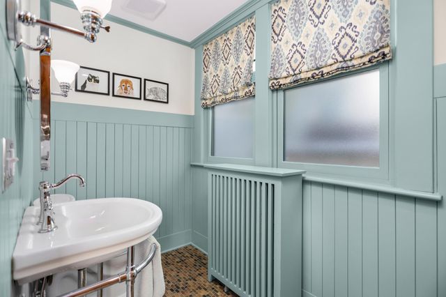 3233 Irving Avenue S, Minneapolis, MN 55408