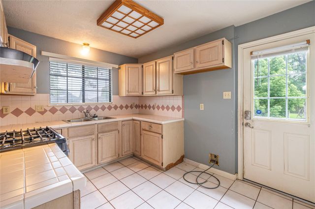3726 Bayshore Drive, Bacliff, TX 77518