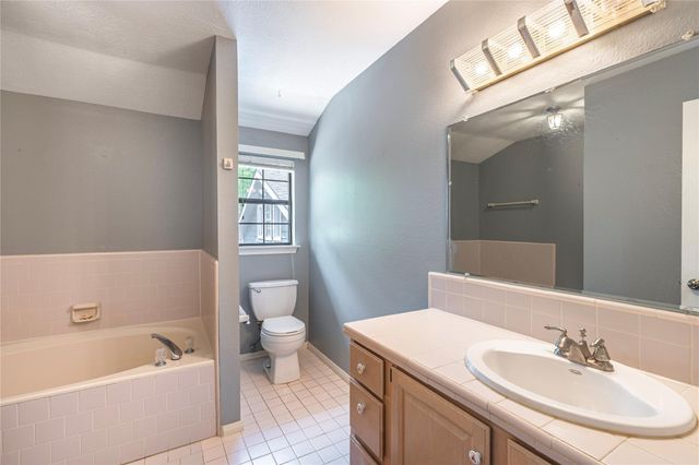 3726 Bayshore Drive, Bacliff, TX 77518