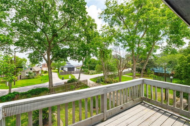 3726 Bayshore Drive, Bacliff, TX 77518
