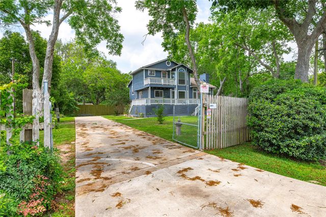 3726 Bayshore Drive, Bacliff, TX 77518
