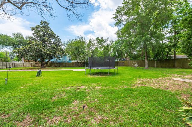 3726 Bayshore Drive, Bacliff, TX 77518