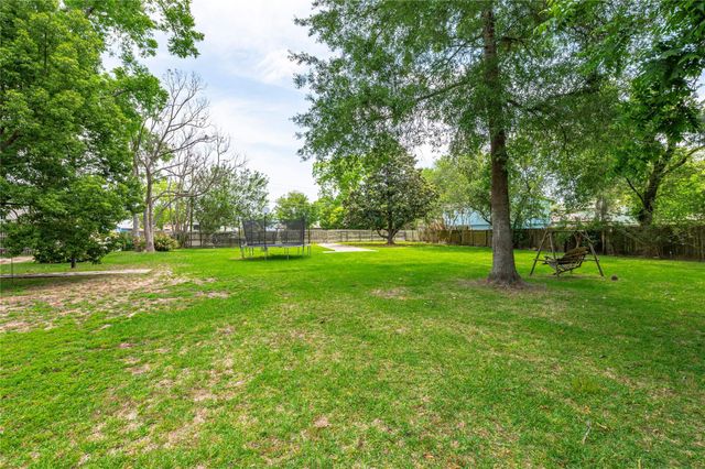 3726 Bayshore Drive, Bacliff, TX 77518