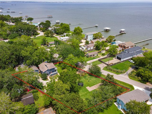 3726 Bayshore Drive, Bacliff, TX 77518