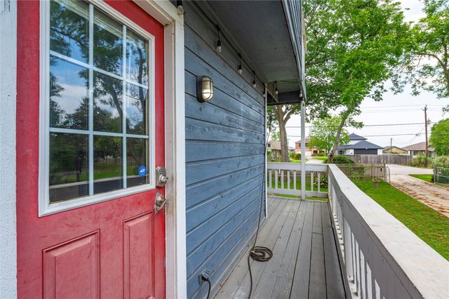 3726 Bayshore Drive, Bacliff, TX 77518