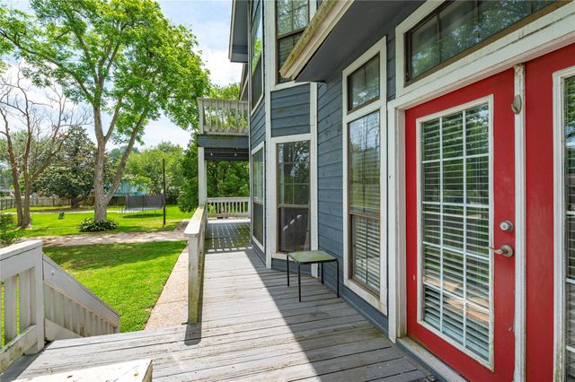 3726 Bayshore Drive, Bacliff, TX 77518