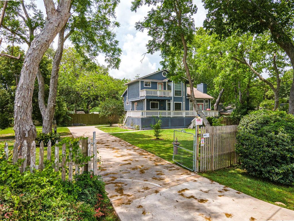 3726 Bayshore Drive, Bacliff, TX 77518