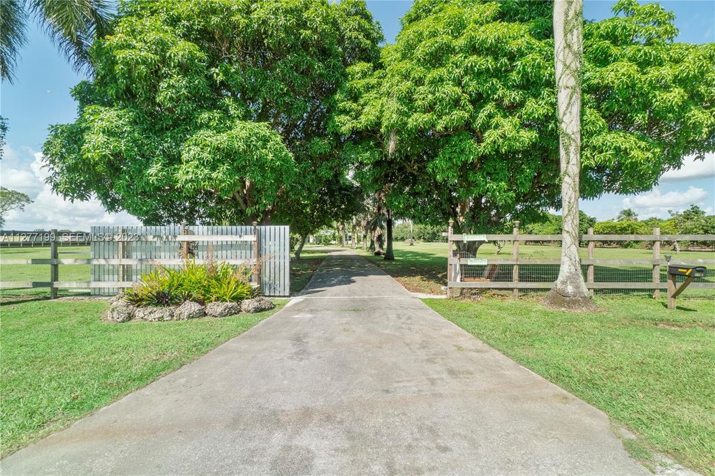 25950 SW 187 Avenue, Homestead, FL 33031