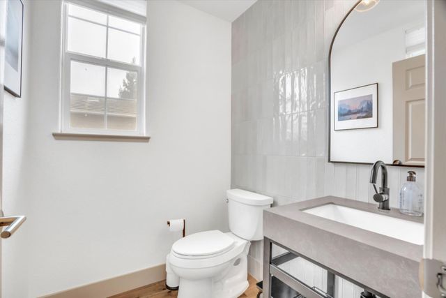 3229 Sundance Lake Dr, Modesto, CA 95355