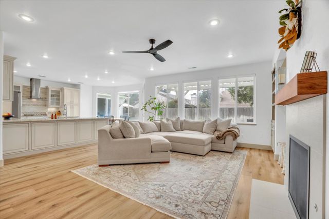 3229 Sundance Lake Dr, Modesto, CA 95355