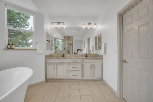 3229 Sundance Lake Dr, Modesto, CA 95355