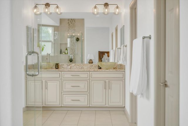 3229 Sundance Lake Dr, Modesto, CA 95355