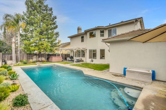 3229 Sundance Lake Dr, Modesto, CA 95355