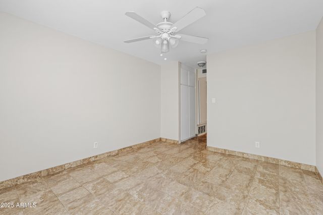 5525 E THOMAS Road R11, Phoenix, AZ 85018