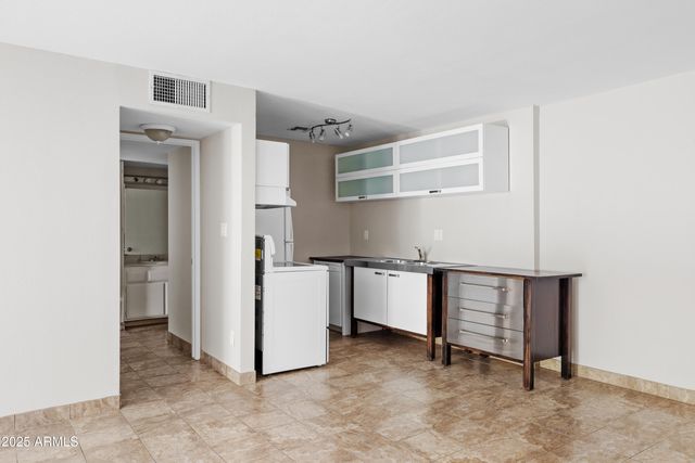 5525 E THOMAS Road R11, Phoenix, AZ 85018