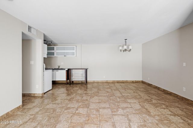 5525 E THOMAS Road R11, Phoenix, AZ 85018