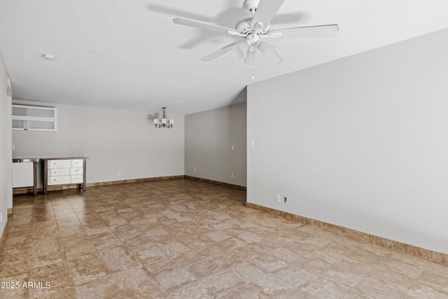 5525 E THOMAS Road R11, Phoenix, AZ 85018
