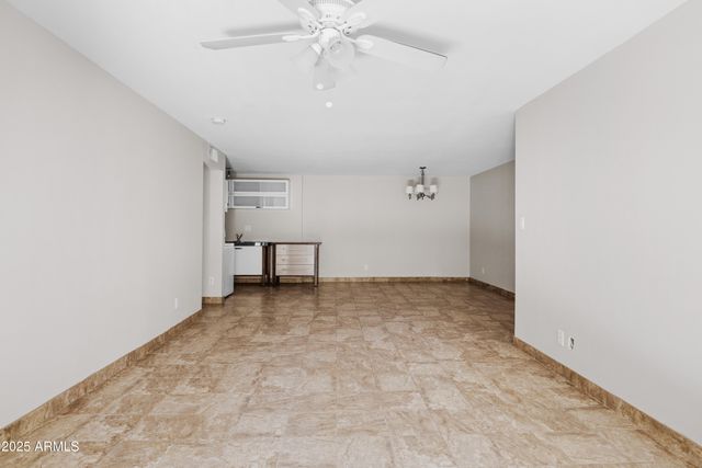 5525 E THOMAS Road R11, Phoenix, AZ 85018