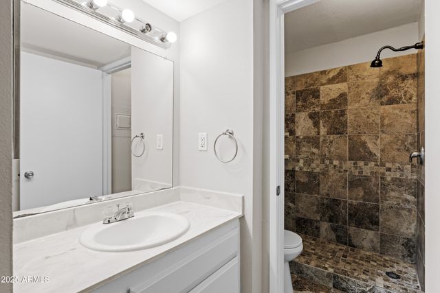 5525 E THOMAS Road R11, Phoenix, AZ 85018