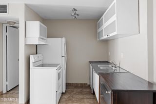 5525 E THOMAS Road R11, Phoenix, AZ 85018