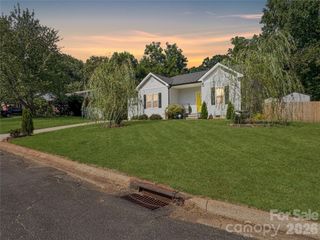404 Skipwith Place, Charlotte, NC 28217
