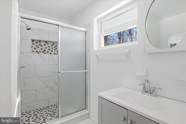 3033 SYLVAN DR, Falls Church, VA 22042