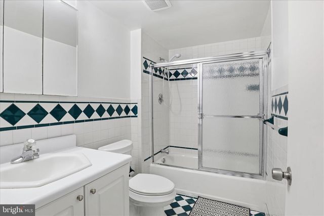 3033 SYLVAN DR, Falls Church, VA 22042