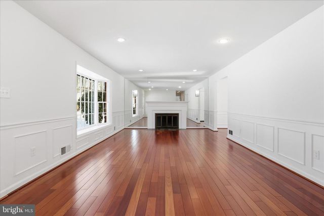 3033 SYLVAN DR, Falls Church, VA 22042