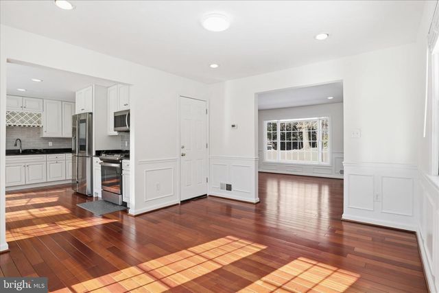 3033 SYLVAN DR, Falls Church, VA 22042