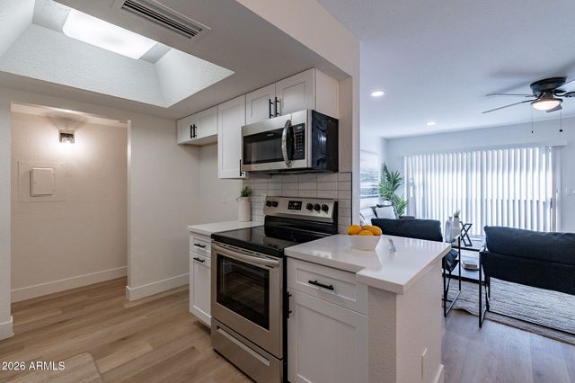 4608 W MARYLAND Avenue 214, Glendale, AZ 85301