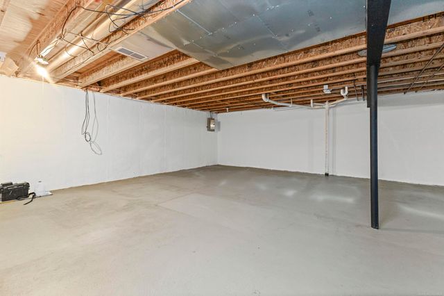 3786 Knightbridge Circle, Sterling Heights, MI 48314