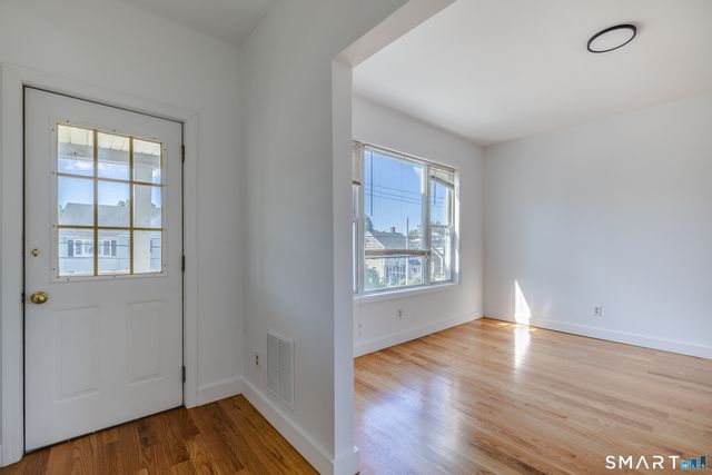 74 Harbor Avenue 2nd floor, Bridgeport, CT 06605