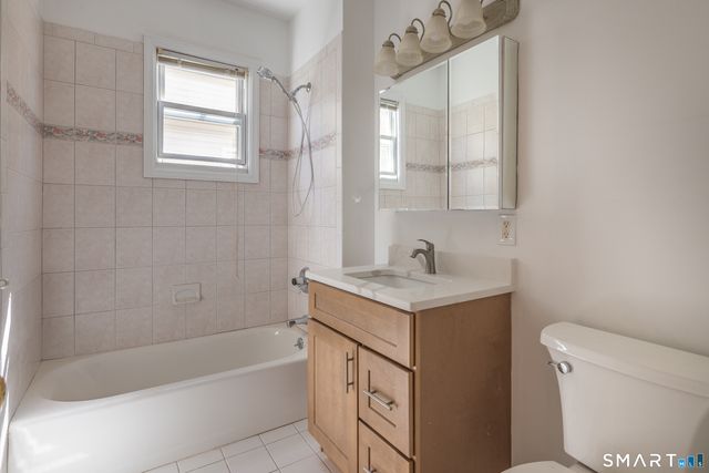 74 Harbor Avenue 2nd floor, Bridgeport, CT 06605