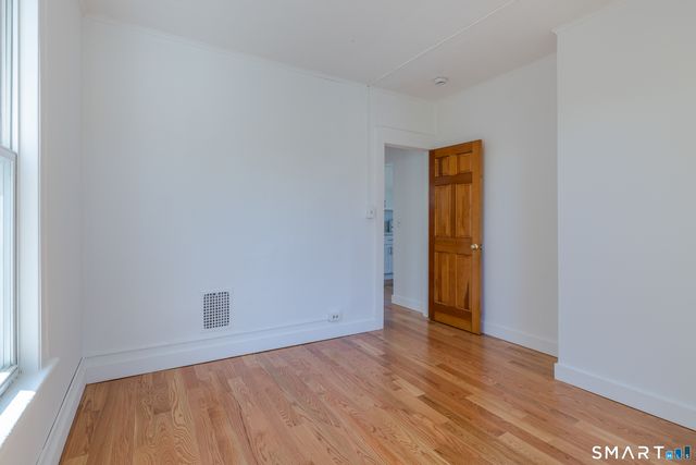 74 Harbor Avenue 2nd floor, Bridgeport, CT 06605