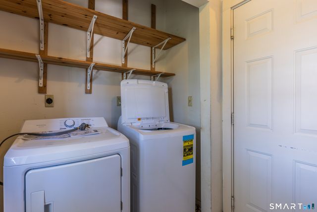 74 Harbor Avenue 2nd floor, Bridgeport, CT 06605