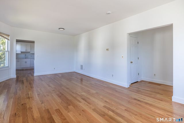 74 Harbor Avenue 2nd floor, Bridgeport, CT 06605
