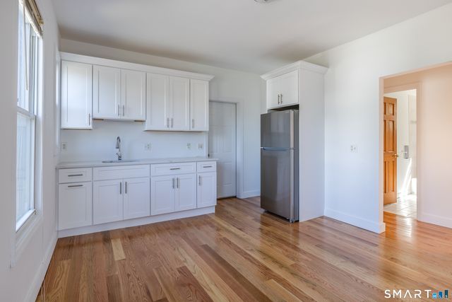 74 Harbor Avenue 2nd floor, Bridgeport, CT 06605