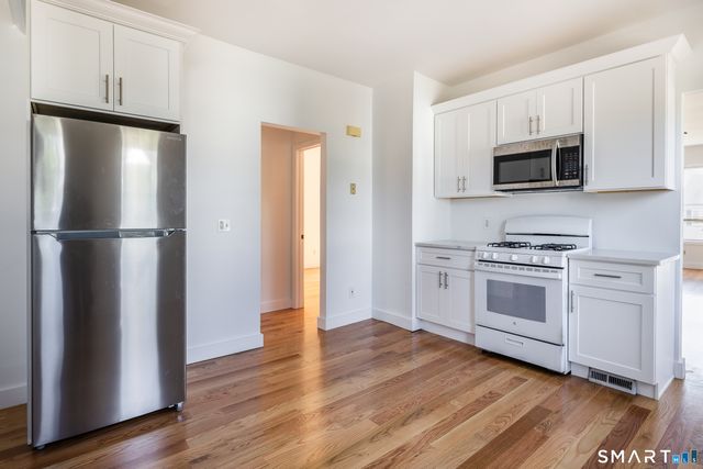 74 Harbor Avenue 2nd floor, Bridgeport, CT 06605