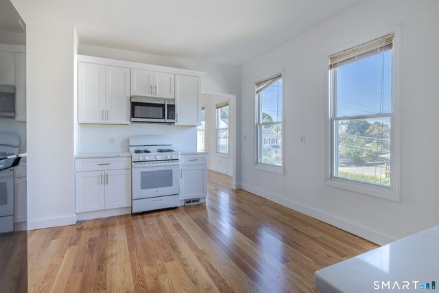 74 Harbor Avenue 2nd floor, Bridgeport, CT 06605