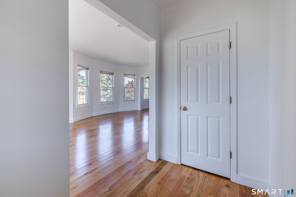 74 Harbor Avenue 2nd floor, Bridgeport, CT 06605